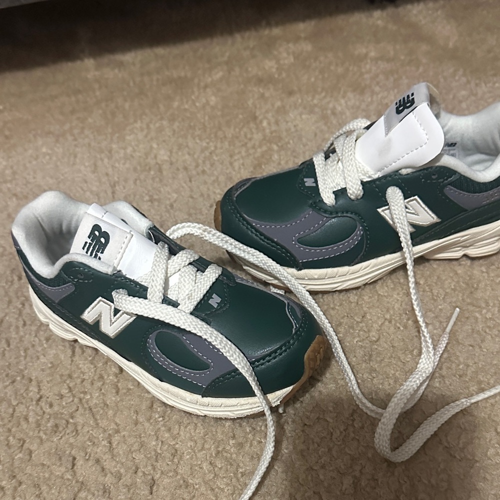 New Balance Kids Sneakers Green and Gray - Picture 2 of 7